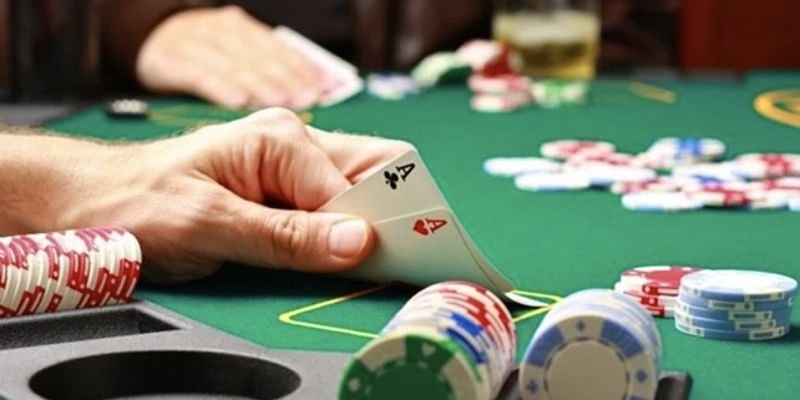 dac-diem-moi-vong-choi-poker